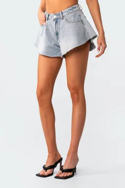 Shorts jean koi acampanados de Edikted en Shorts para argentina