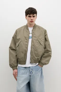 Campera bomber con bolsillos de Pull&Bear en Abrigos y Camperas para argentina