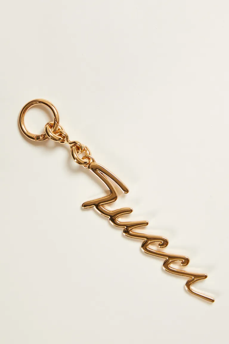 Llavero metálico con diseño de cadena exclusiva y logo cursiva, accesorio versátil y de estilo de Tucci en Llaveros para argentina
