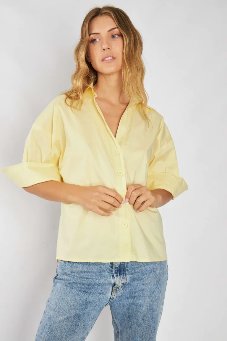 Camisa de poplin de manga corta para mujer, un diseño clásico y elegante de Belle en Camisas para argentina