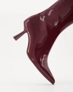 Botín kitten acharolado de Bershka en Botas y Botinetas para argentina