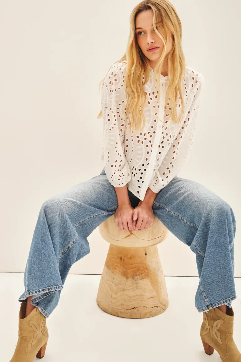 Camisa de broderie blanca con mangas abullonadas y cuello con volados de Rapsodia en Camisas para argentina