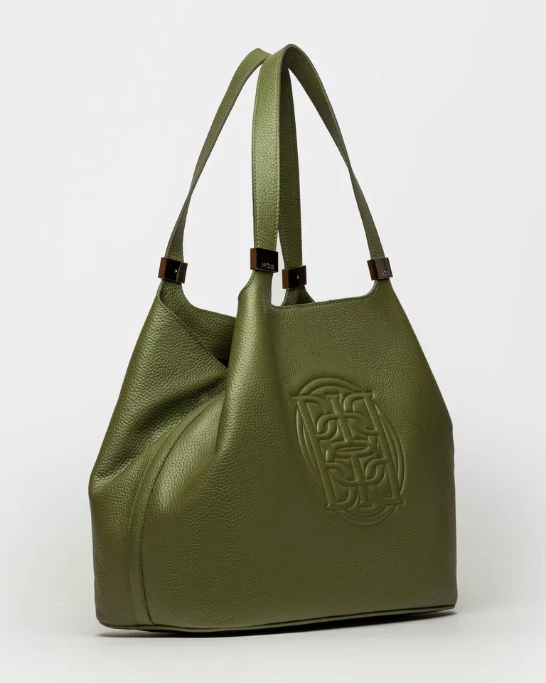 Bolso de cuero graneado verde con diseño minimalista y gofrado de la marca de Prüne en Bolsos y Carteras para argentina