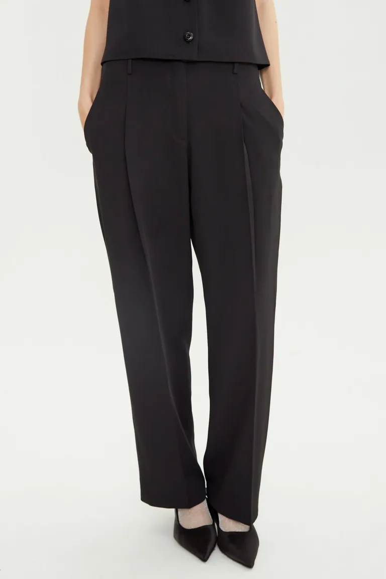 Pantalón sastrero de tiro alto con corte recto y pinzas en cintura de Las Pepas en Pantalones para argentina