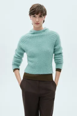 Sweater con capucha peludito de Mango en Buzos y Sweaters para argentina