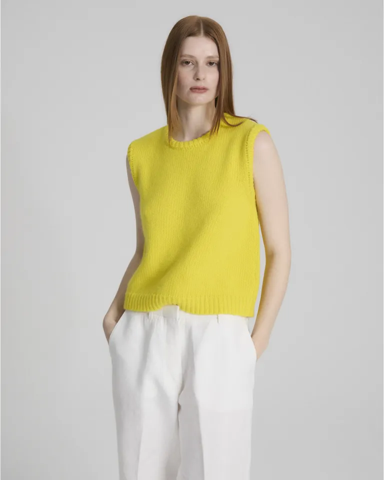 Chaleco sin mangas de calce regular con escote redondo y terminaciones acanaladas en cintura y sisas de Blue Sheep en Chalecos para argentina