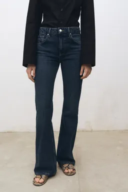 Jeans flare tiro alto de Mango en Pantalones para argentina