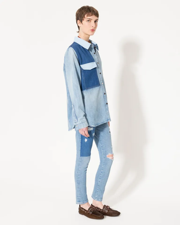 Jeans Lisa Patch de tiro medio con calce slim y detalles en cuero celeste de Jazmin Chebar en Pantalones para argentina
