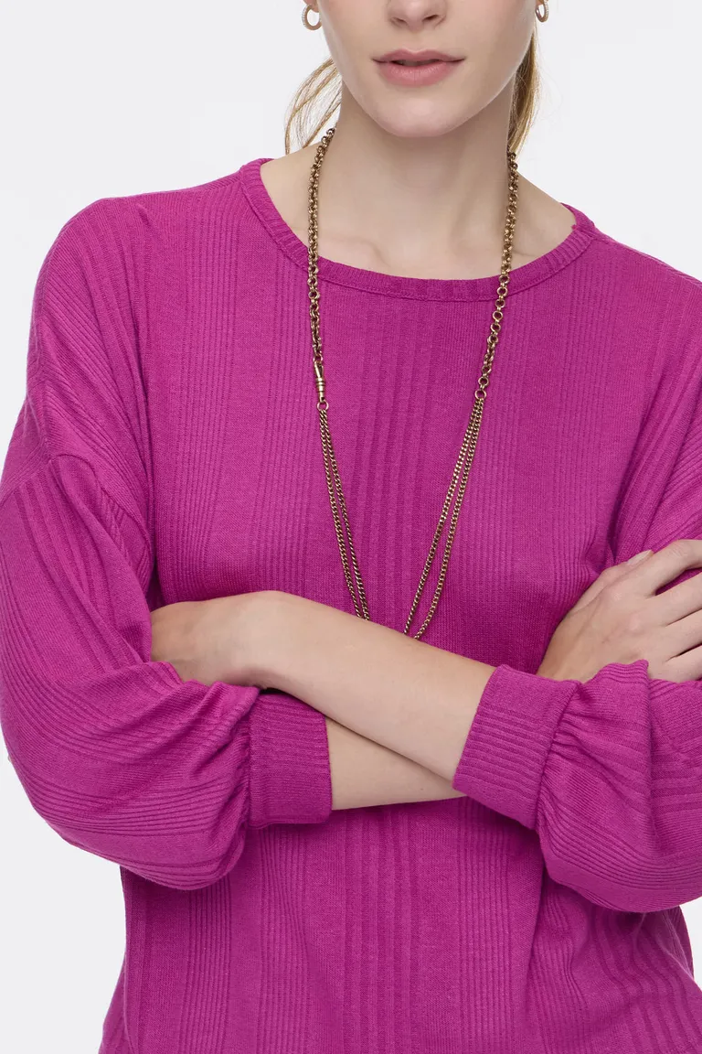 Sweater con escote bote hombros caídos y mangas con puño de Cuesta Blanca en Buzos y Sweaters para argentina