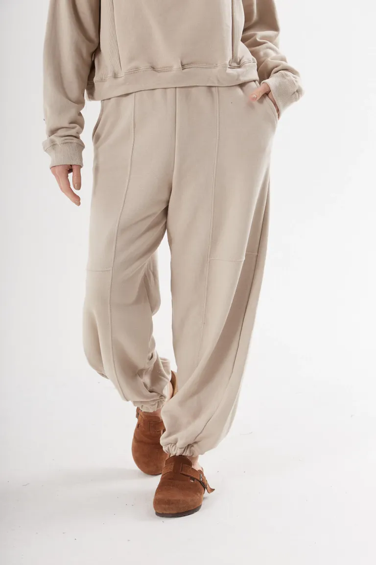 Pantalón jogger negro con recortes y puño para mujer de Belle en Pantalones para argentina