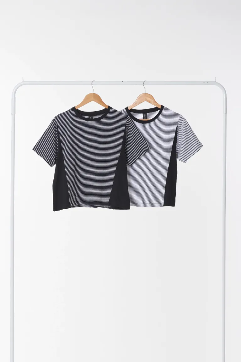 Remera con diseño a rayas en tonos grises para mujer de Apricot en Remeras para argentina