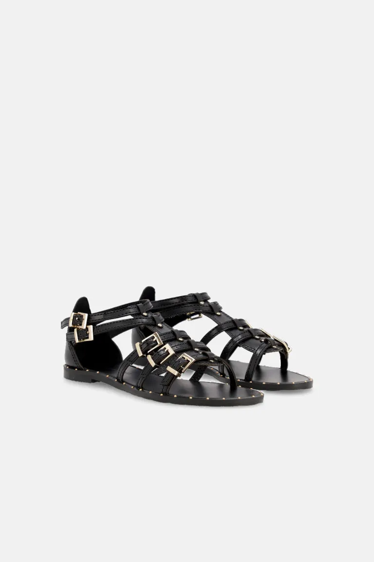 Sandalias planas de estilo romano con diseño moderno y detalles metálicos de Justaosadia en Sandalias para argentina