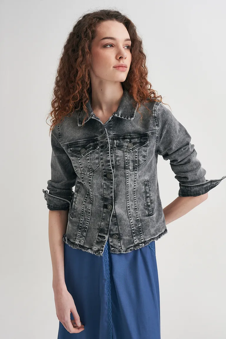 Chaqueta de jean gris, de corte entallado y elástica para mayor comodidad de Sweet en Chaquetas para argentina