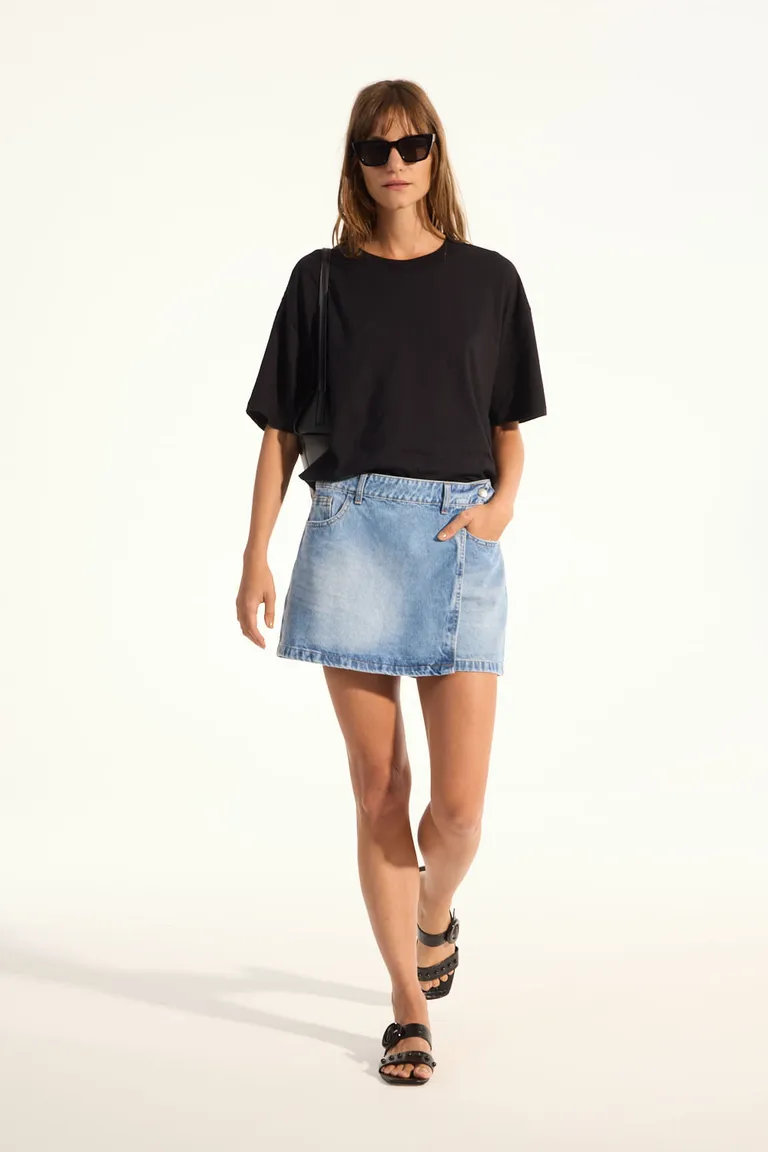 Falda corta de denim con cruce delantero y broche a presión de Portsaid en Faldas para argentina