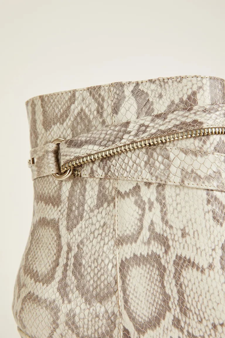 Botines de cuero con estampado de serpiente y taco de 7 cm para un estilo único y personal de Tucci en Botas y Botinetas para argentina