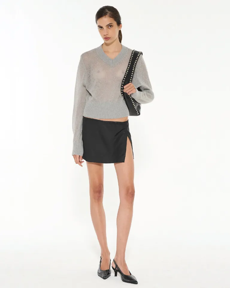 Falda mini negra con lazo y tajo lateral para un estilo casual y sofisticado de Ay Not Dead en Faldas para argentina