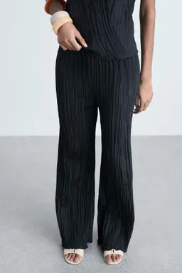 Pantalón recto plisado de Mango en Pantalones para argentina