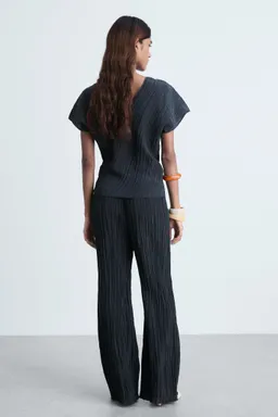 Pantalón recto plisado de Mango en Pantalones para argentina