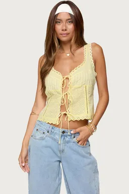 Top fiore con ojalillos de Edikted en Tops para argentina