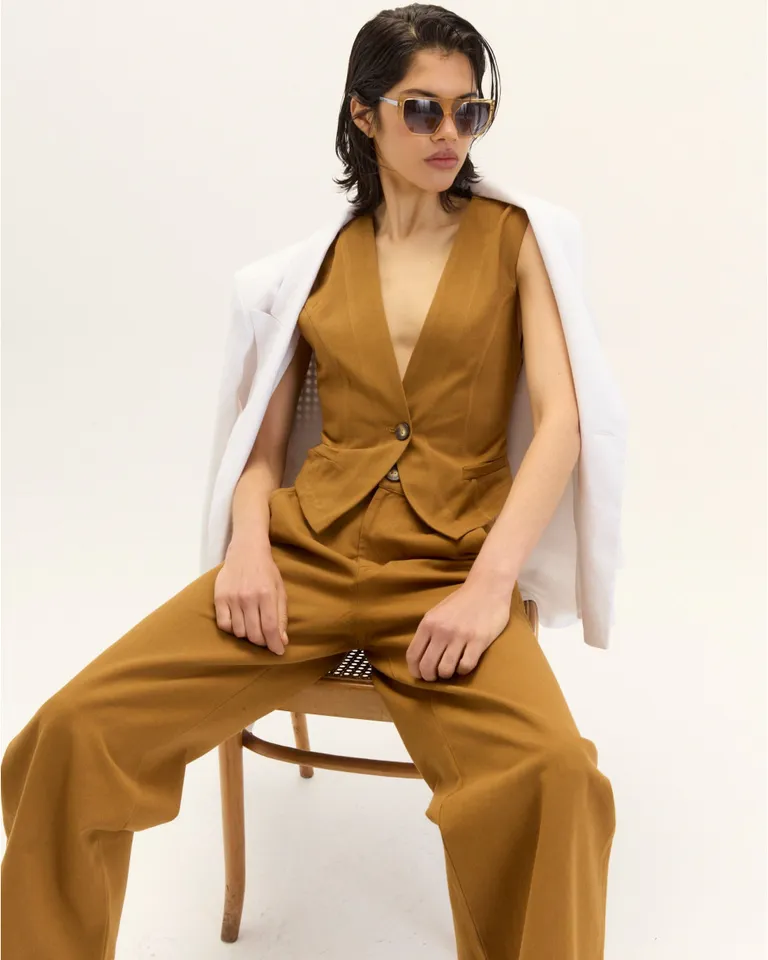 Pantalón benito: Elegancia y comodidad en un diseño versátil y de tendencia de Blue Sheep en Pantalones para argentina