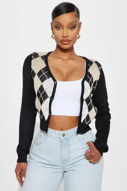 Cárdigan cuadros preppy corto de Fashion Nova en Buzos y Sweaters para argentina