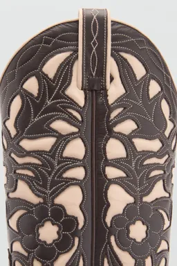 Bota piel cowboy bicolor de Mango en Botas y Botinetas para argentina