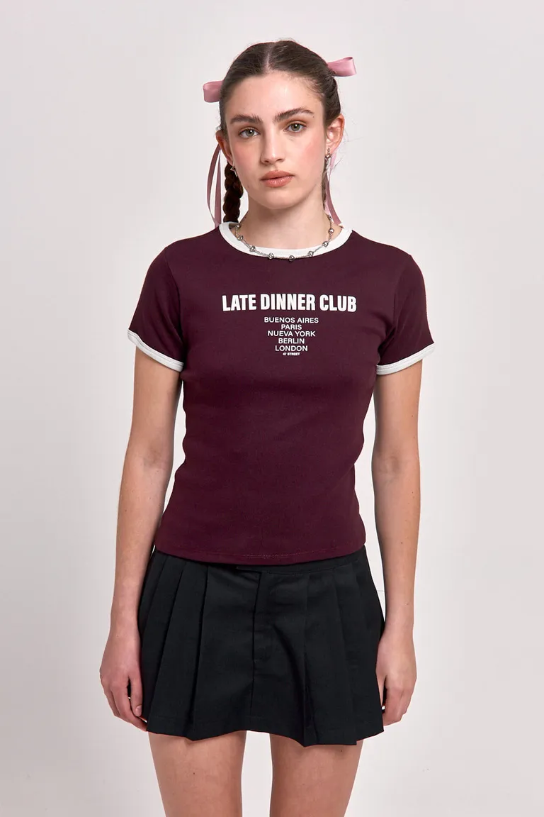 Remera de algodón de cuello redondo con estampa gráfica en violeta de 47 Street en Remeras para argentina