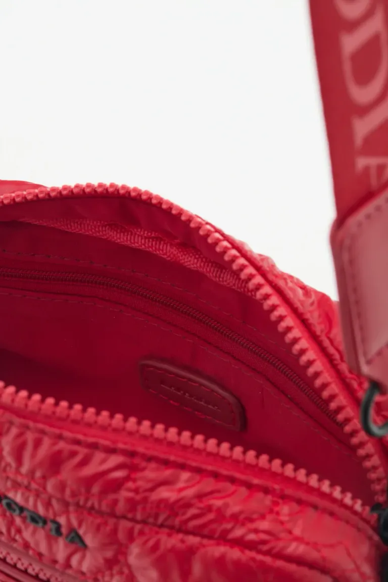 Elegante Bandolera Femenina de Nylon Matelassé con Correa Ajustable y Varios Compartimentos de Rapsodia en Bolsos y Carteras para argentina