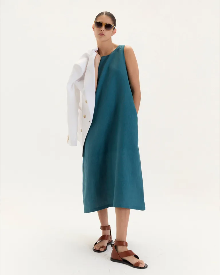 Vestido intermedio de lino tipo musculosa con cartera en la espalda de Blue Sheep en Vestidos para argentina