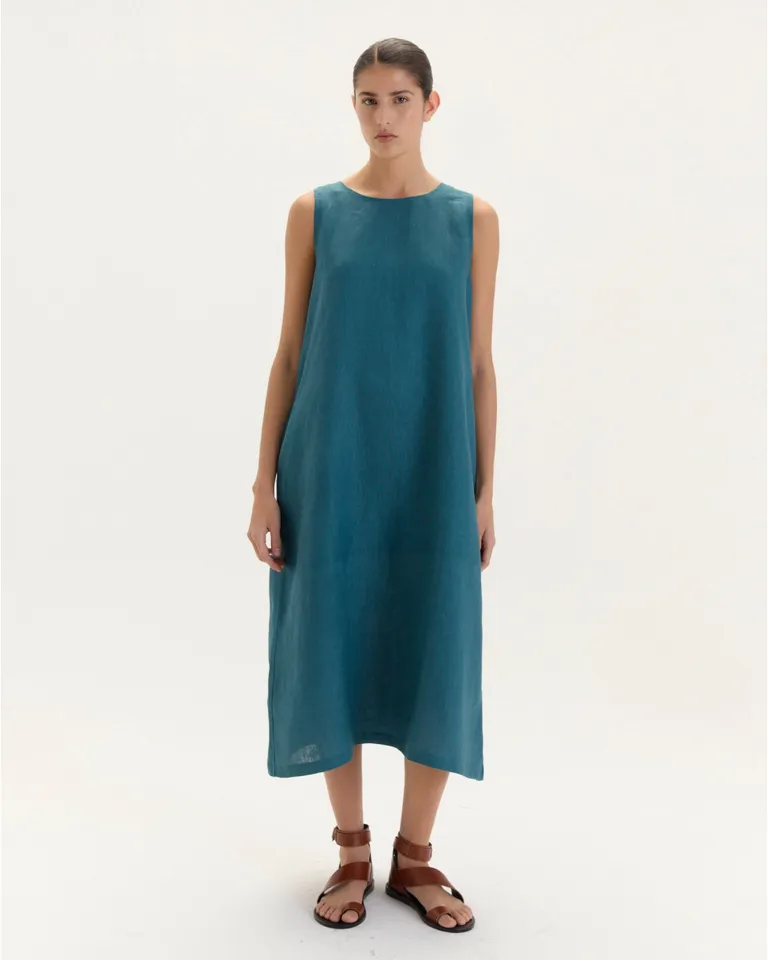 Vestido intermedio de lino tipo musculosa con cartera en la espalda de Blue Sheep en Vestidos para argentina