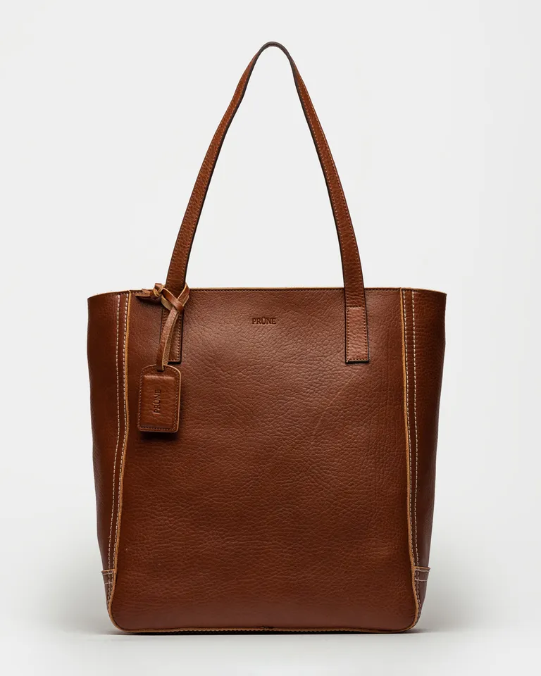 Bolso de mano de cuero vegetal liso con cierre y logo grabado de Prüne en Bolsos y Carteras para argentina