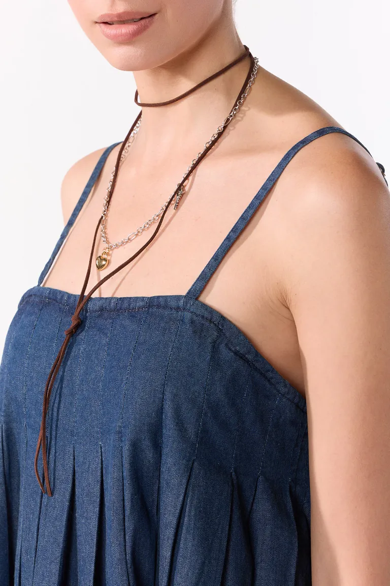 Vestido corto con breteles regulables, escote recto y frunces en delantero y espalda de Cuesta Blanca en Vestidos para argentina