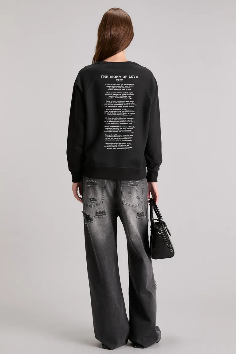 Buzo de Calce Regular con Diseño Exclusivo en la Espalda de Kosiuko en Buzos y Sweaters para argentina