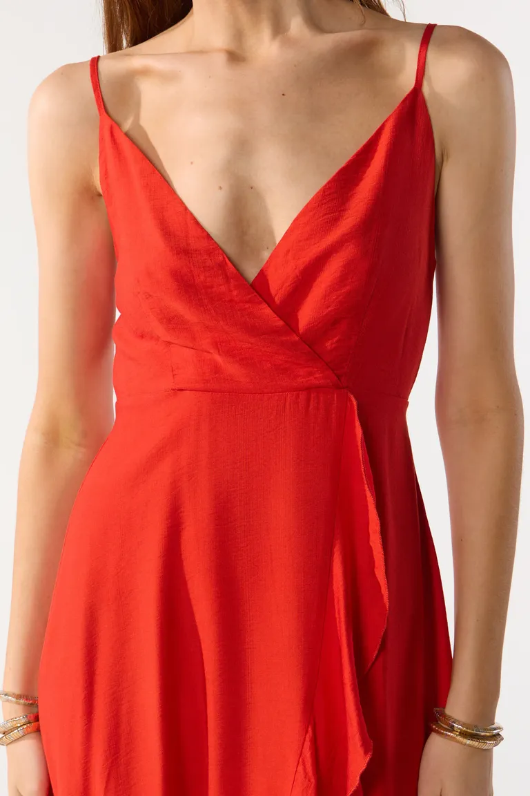 Vestido midi de tela liviana con escote en V y tirantes regulables de Cuesta Blanca en Vestidos para argentina