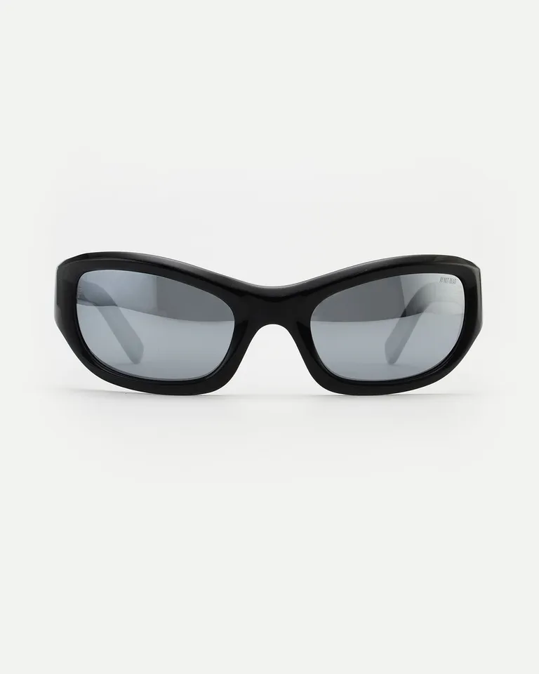 Gafas de sol polarizadas con montura de acetato negro y diseño curvado de Ay Not Dead en Anteojos para argentina
