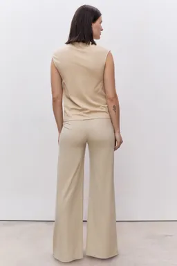 Remera cuello drapeado sin mangas de Mango en Remeras para argentina