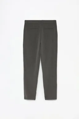 Pantalón sastrero estructurado de Lefties en Pantalones para argentina
