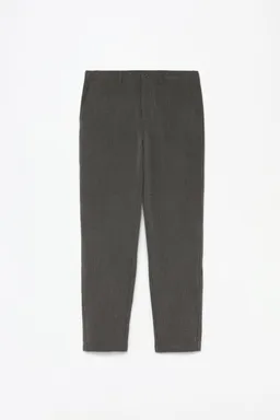 Pantalón sastrero estructurado de Lefties en Pantalones para argentina