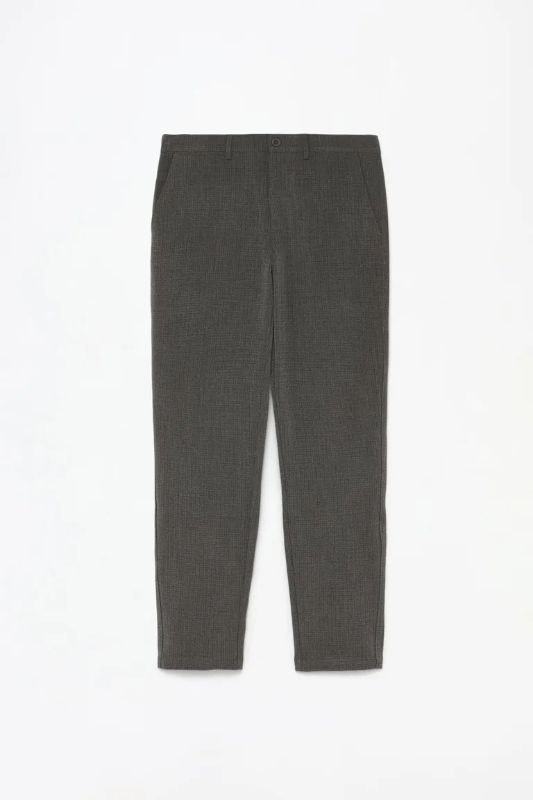 Pantalón sastrero estructurado de Lefties en Pantalones para argentina