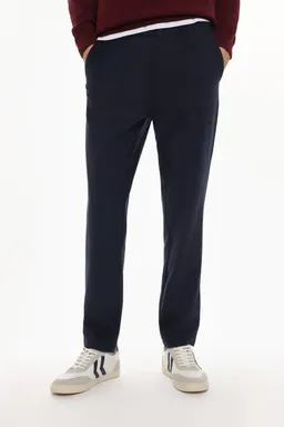 Pantalón sastrero estructurado de Lefties en Pantalones para argentina