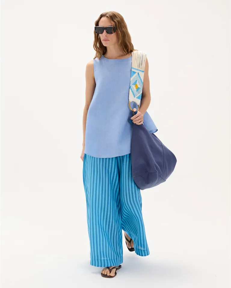 Top sin mangas de lino de corte evasé, un básico versátil y elegante de Blue Sheep en Tops para argentina