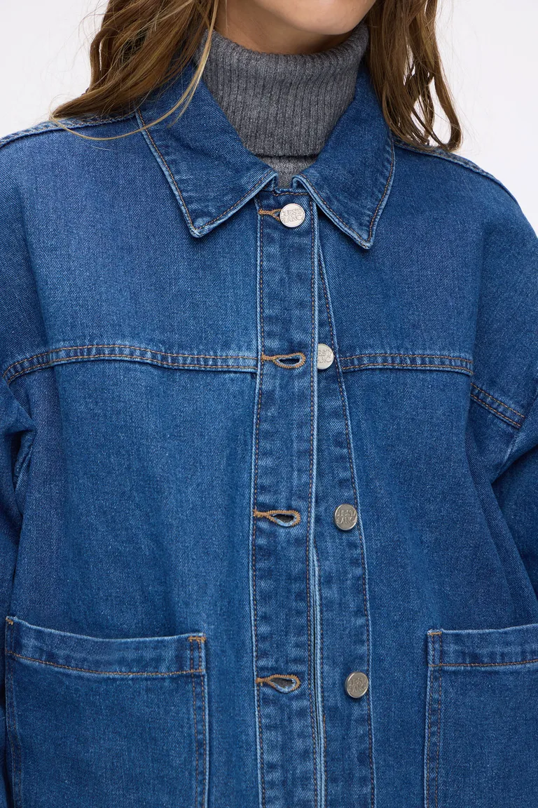 Camisaco de denim con botones frontales y bolsillos plaqué de Cuesta Blanca en Chaquetas para argentina