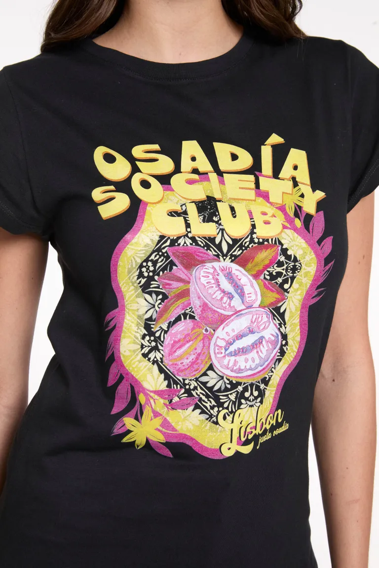 Remera de algodón con estampa gráfica en color negro para mujer de Justaosadia en Remeras para argentina