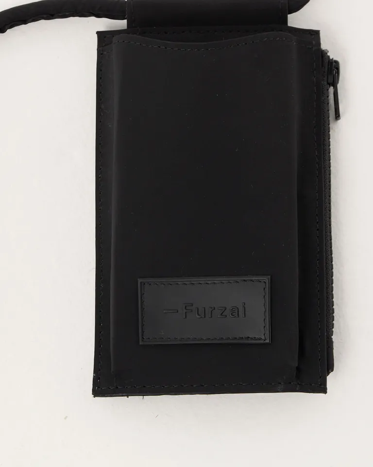 Porta celular de formato vertical con correa larga para colgar y compartimento con cierre de Furzai en Porta X para argentina