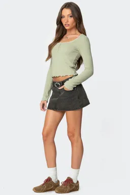 Top henley acanalado jayde de Edikted en Tops para argentina