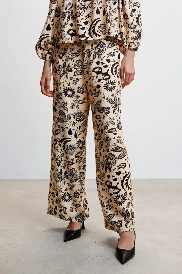 Pantalón fluido textura de Mango en Pantalones para argentina
