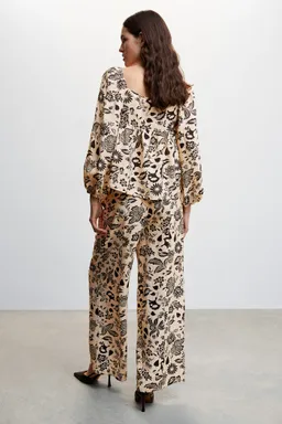 Pantalón fluido textura de Mango en Pantalones para argentina