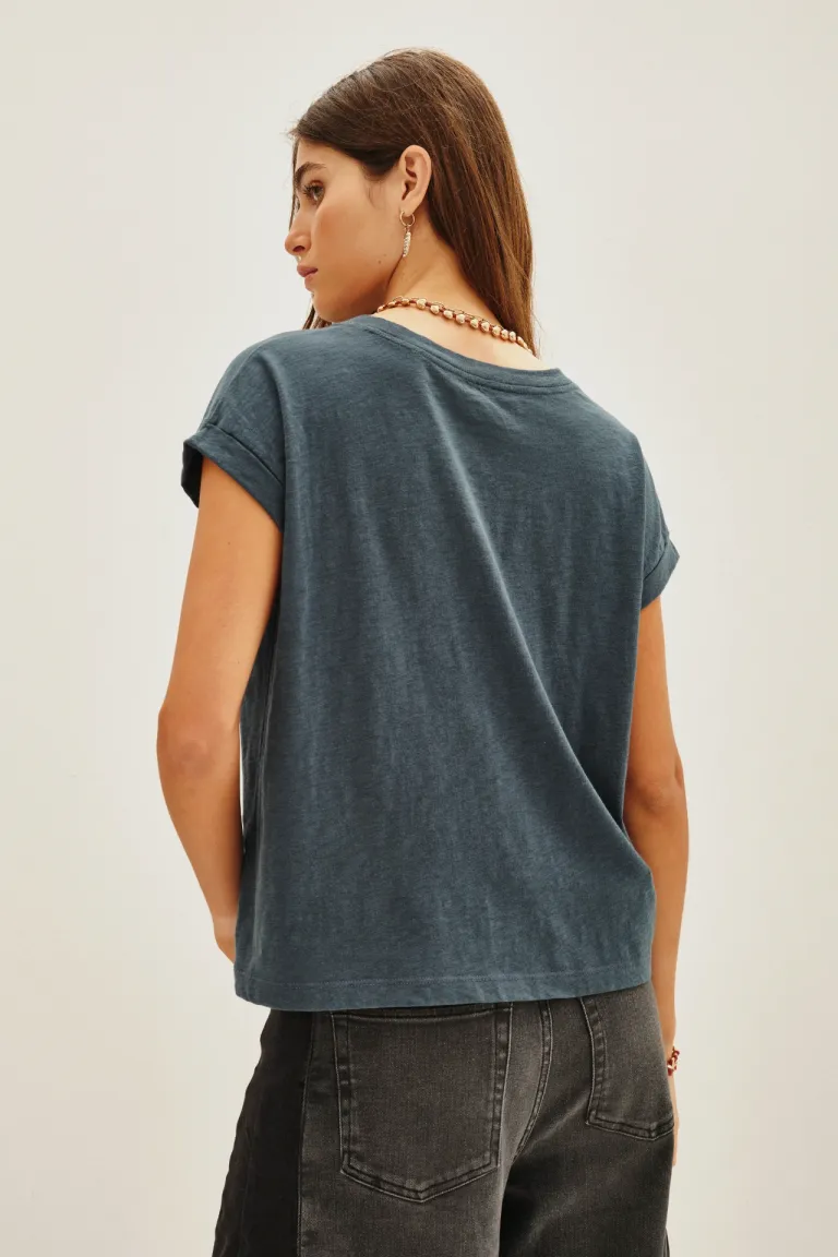 Remera de calce holgado con mangas cortas rebatidas y silueta cuadrada de Rapsodia en Remeras para argentina