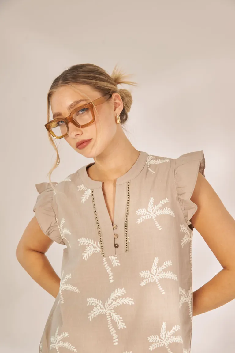 Blusa de mujer con diseño de palmas en estampado blanco y beige de Apricot en Blusas para argentina