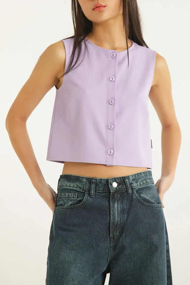 Musculosa cropped con botones frontales y cuello redondo de Las Pepas en Tops para argentina
